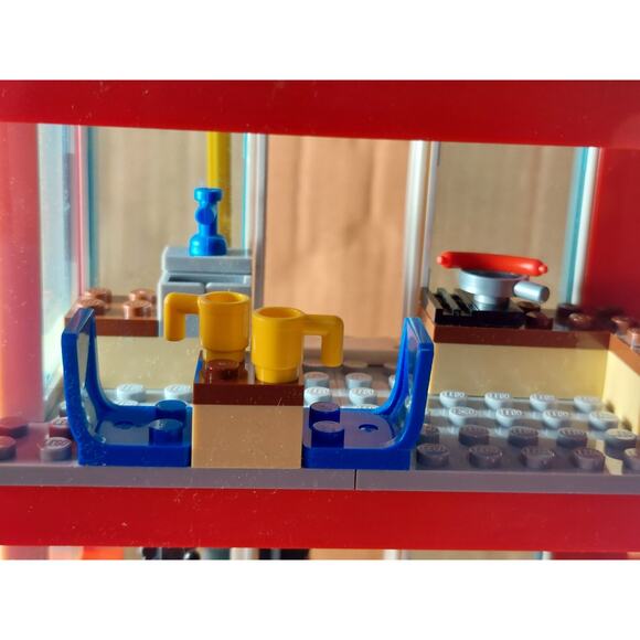 FIRE STATION & 3Vehicles LEGO CITY Set #60004 100% COMPLETE + ALL 5 Instructions - Picture 6 of 16